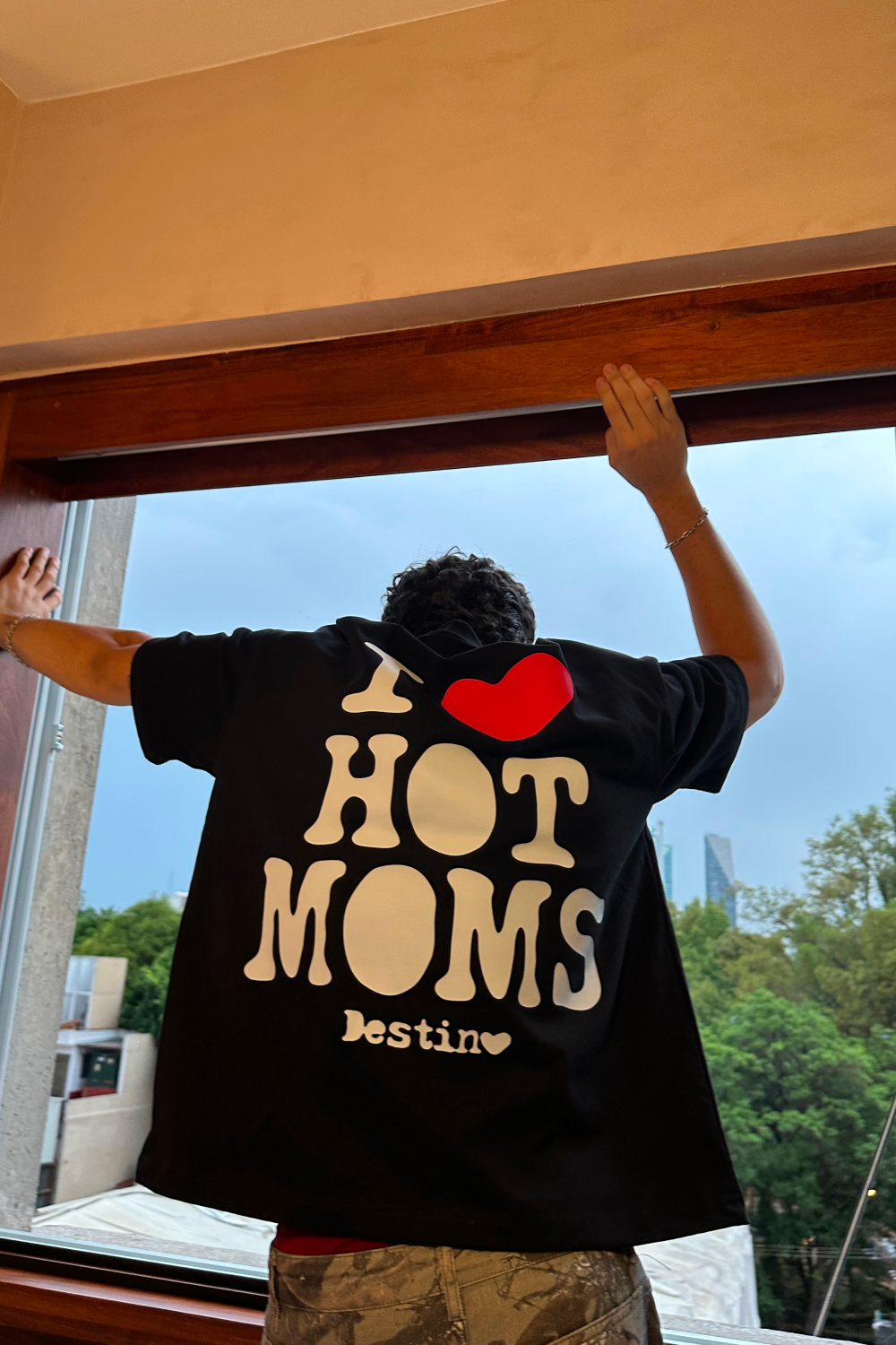 Hot Moms Tee Black