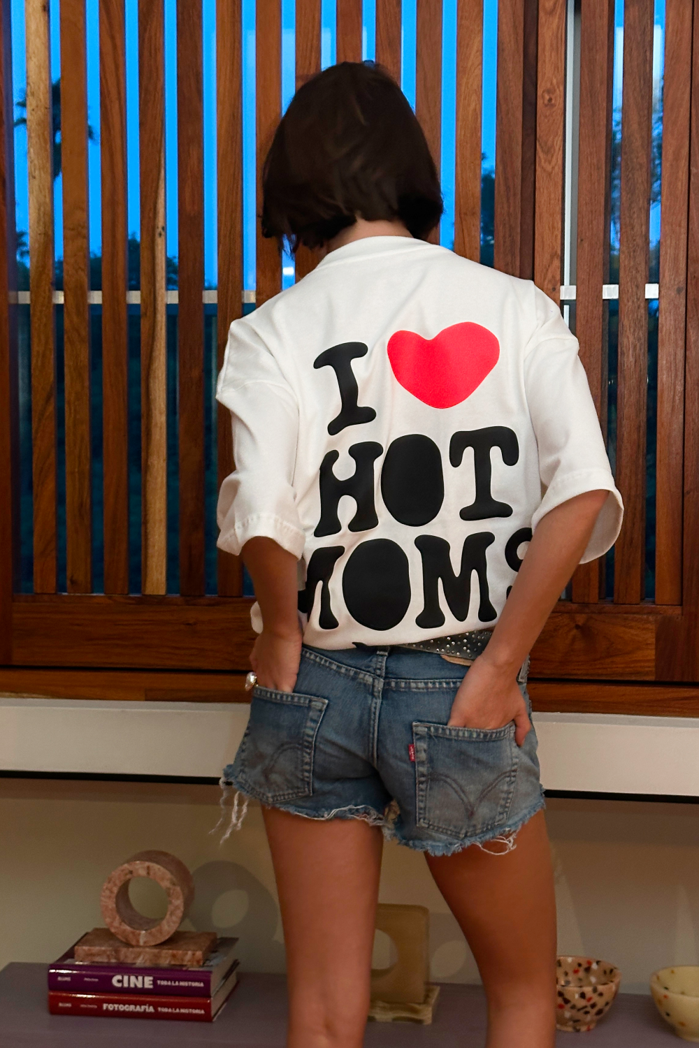 Hot Moms Tee Ivory