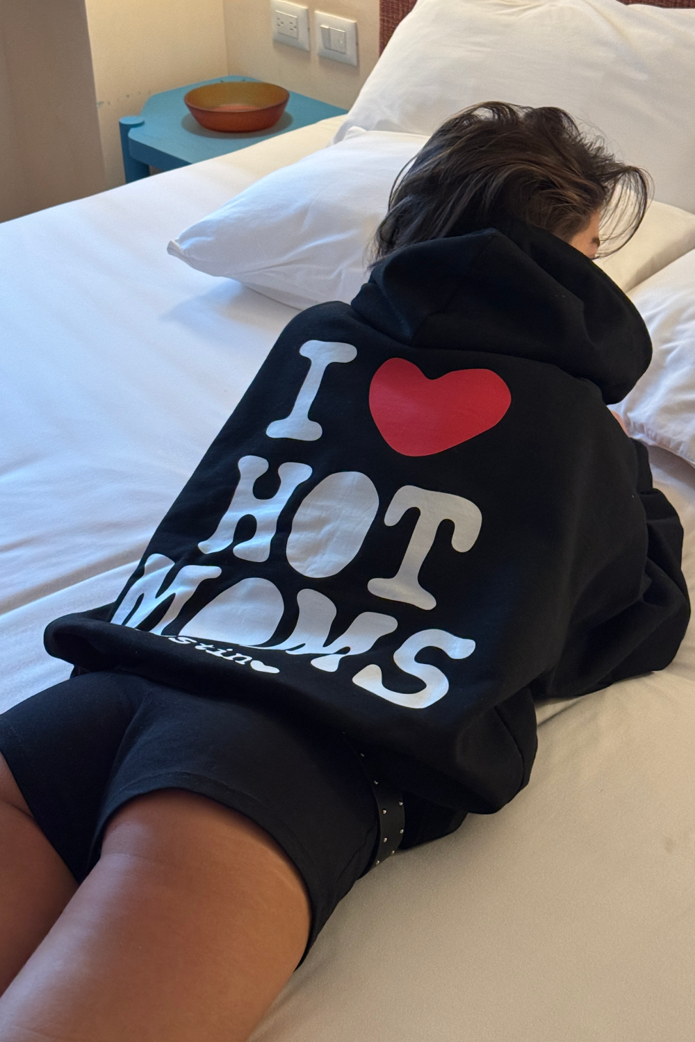 Hot Moms Hoodie Vantablack