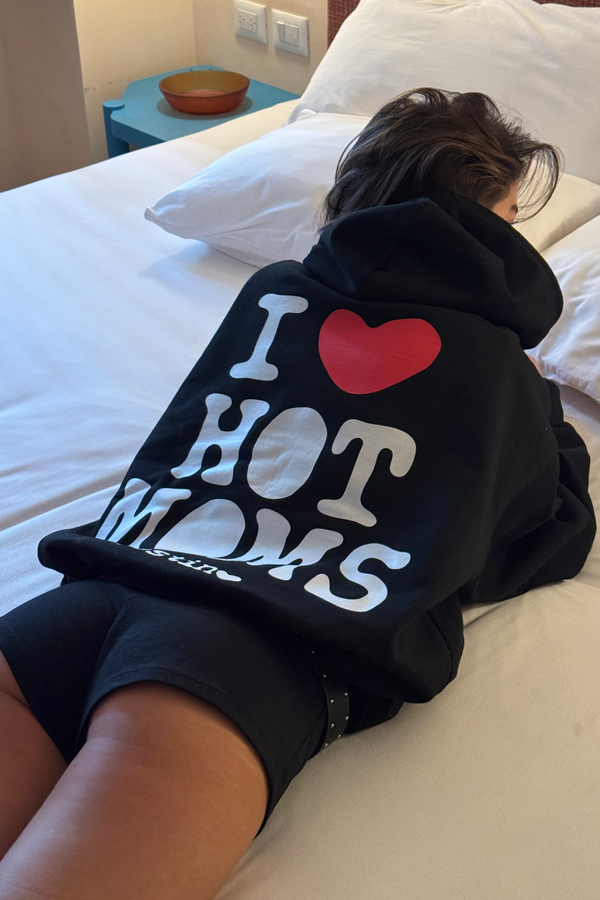 Hot Moms Hoodie Vantablack