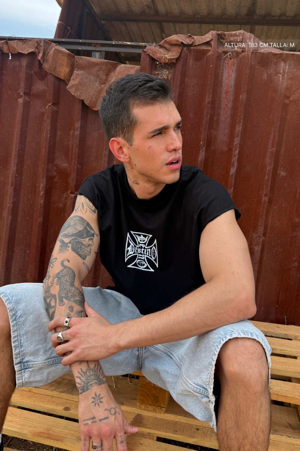 Destino Cross Tank Top Black
