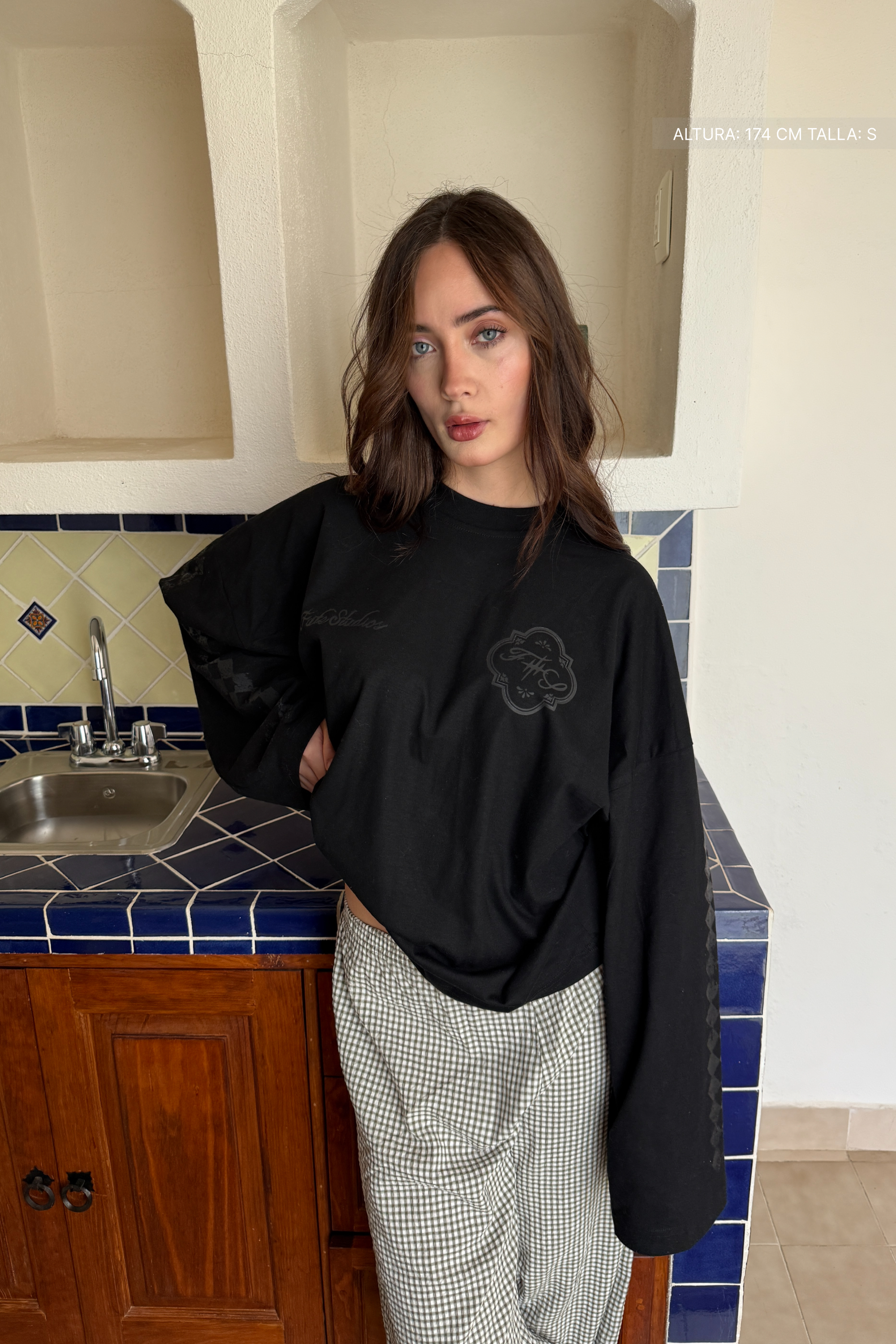 Villa View Longsleeve Black