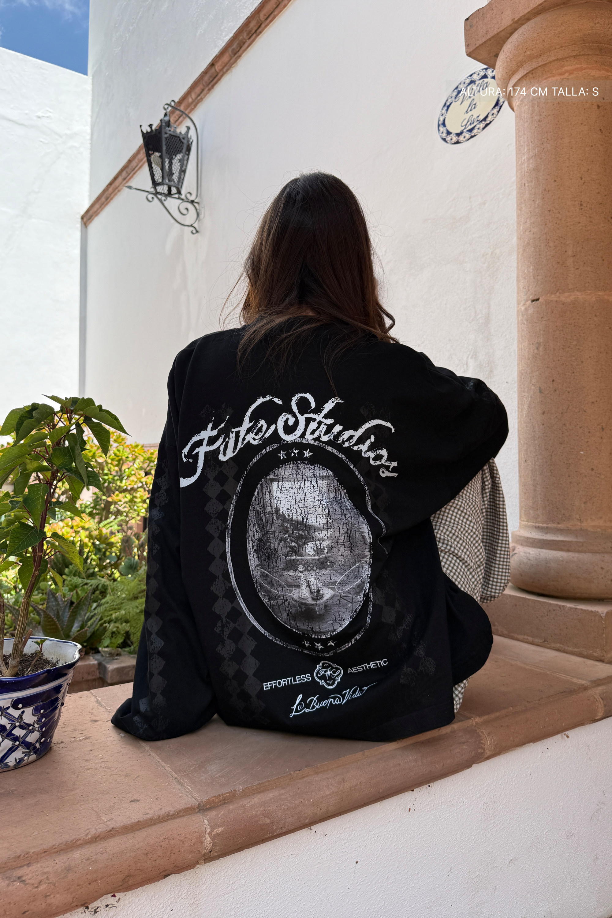 Villa View Longsleeve Black
