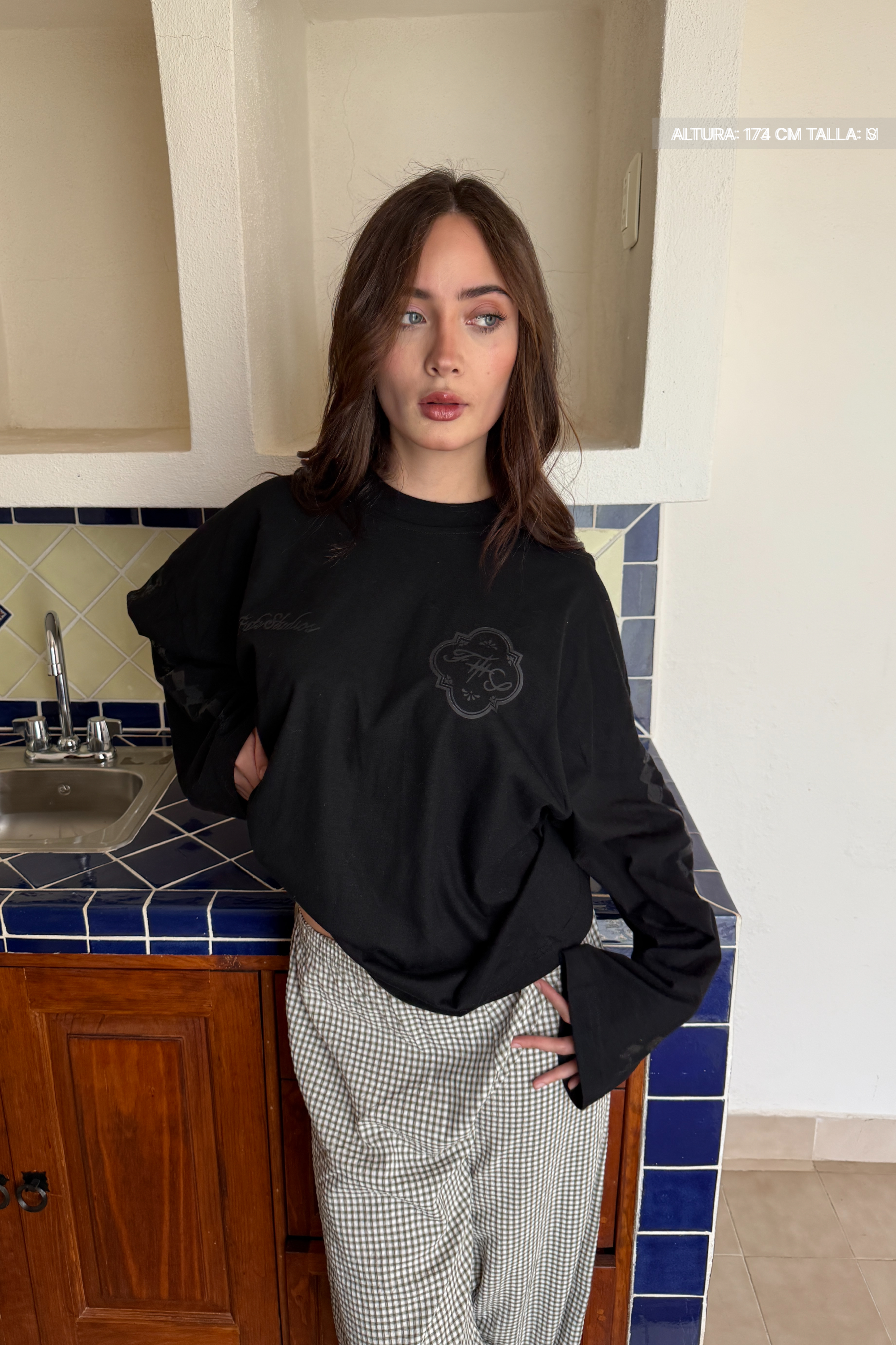 Villa View Longsleeve Black