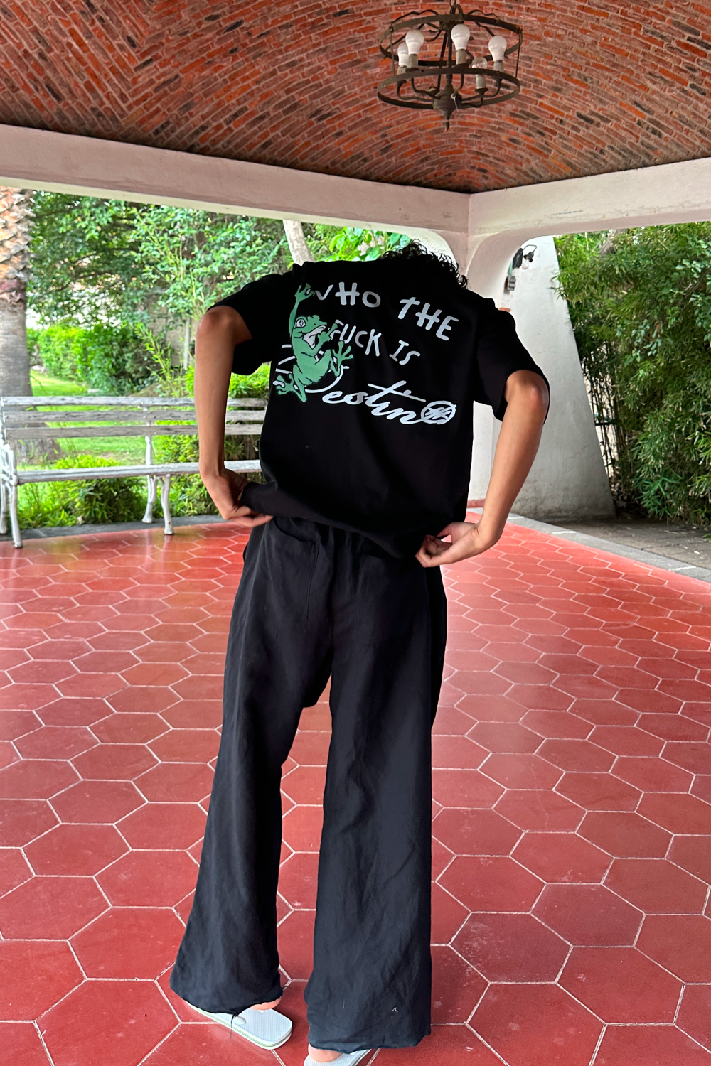 Who is Destino Tee Black