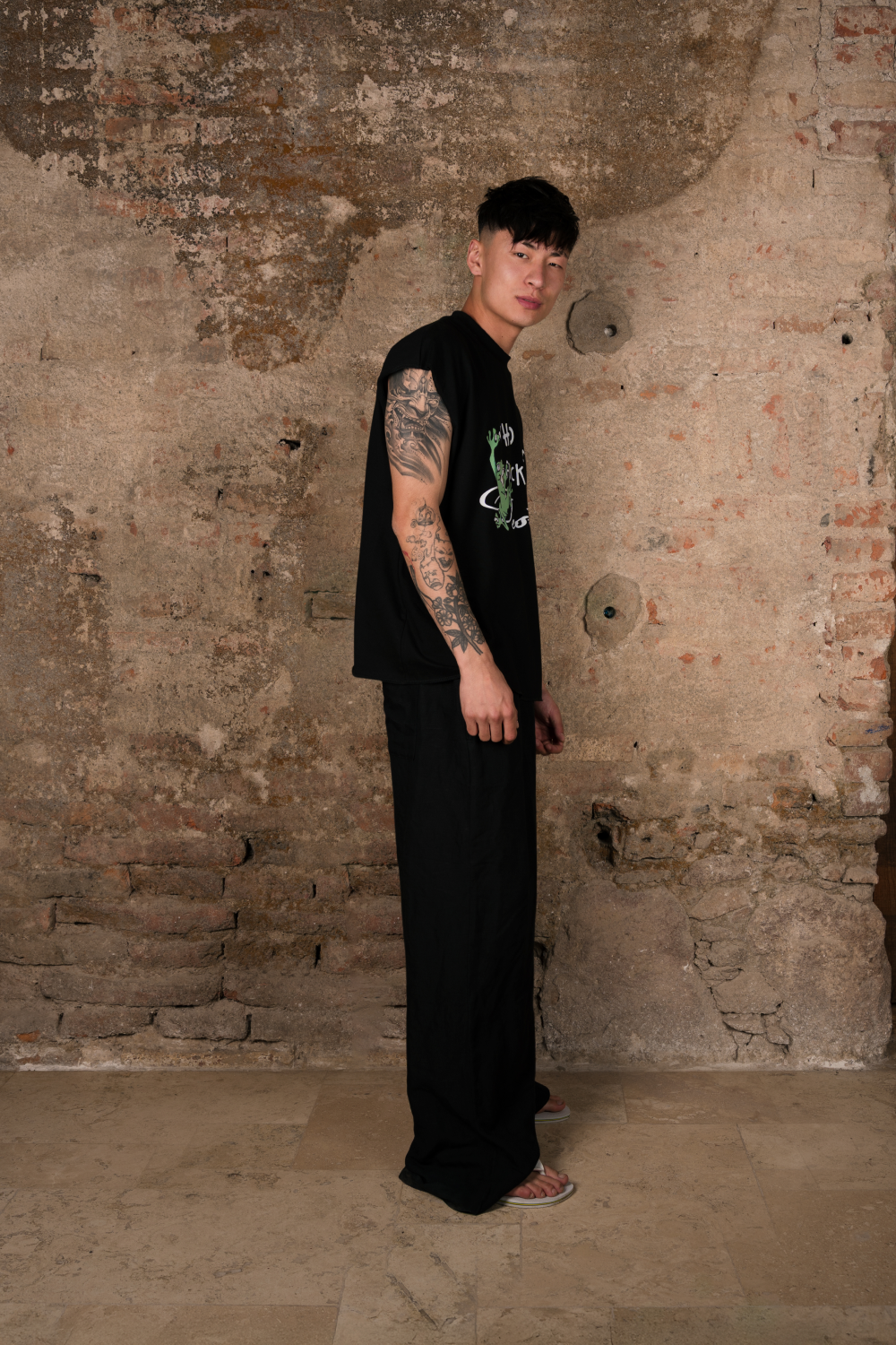 Who is Destino Tank Top Black