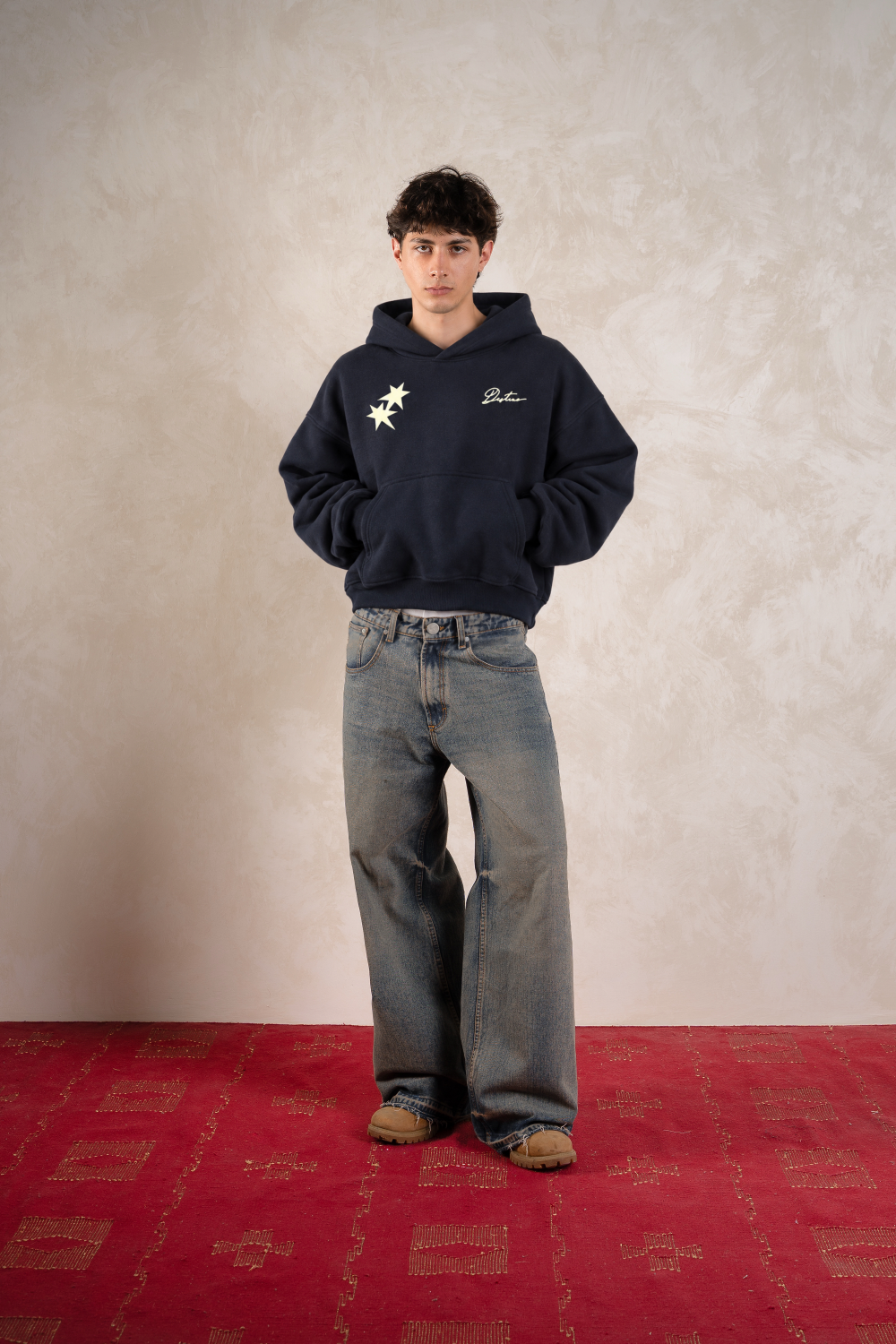 All My Fears Hoodie Midnight Blue — Modelo frente