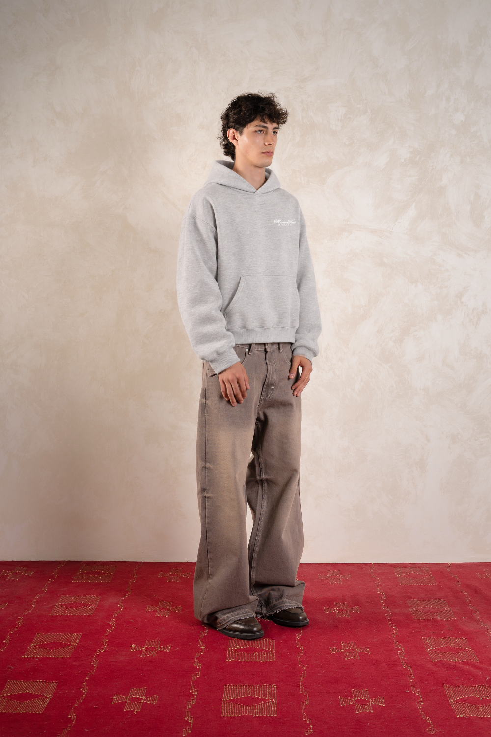 Cathedral Hoodie Jasper Grey — Modelo frente