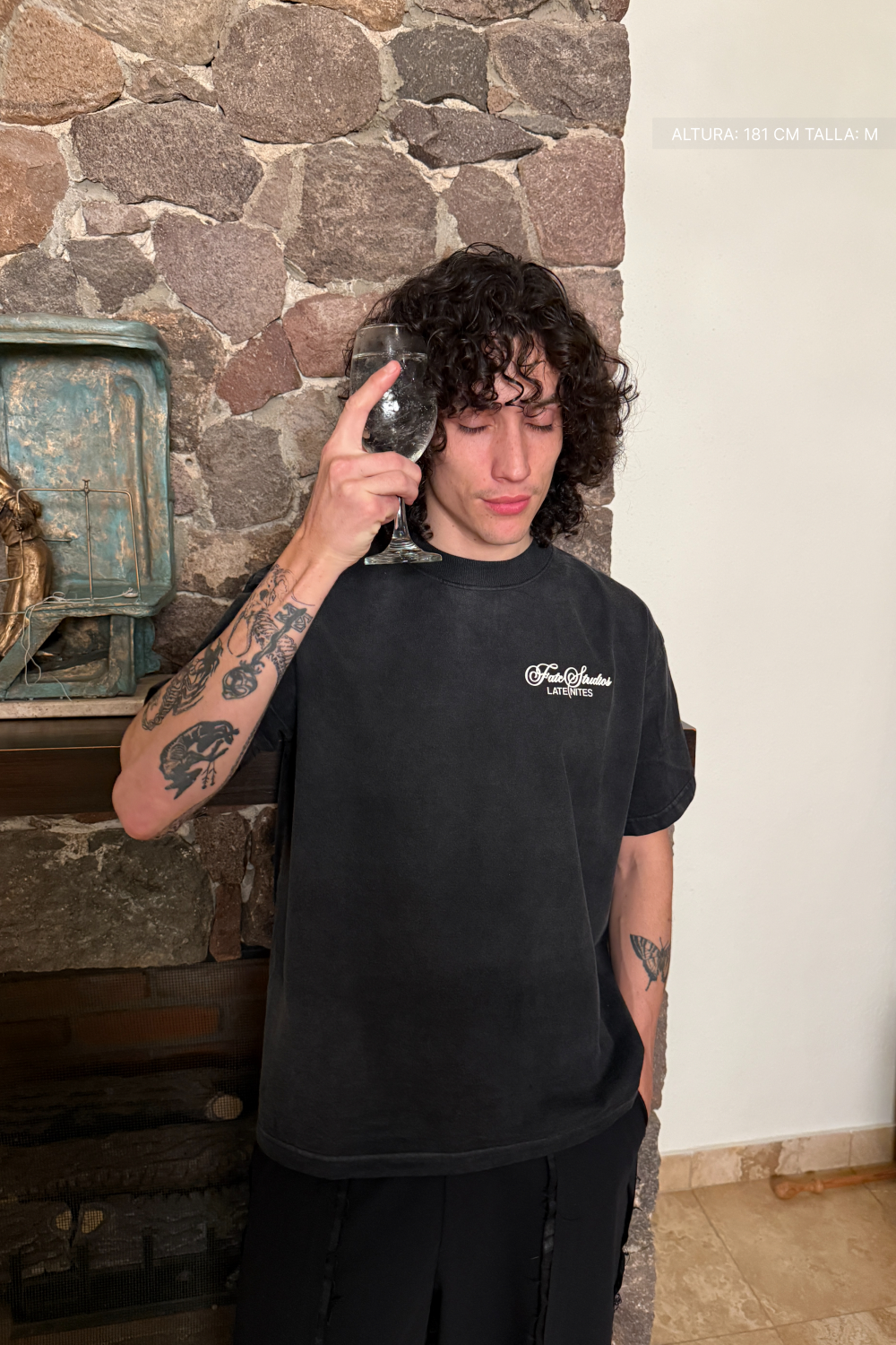 Champagne Service Tee Vintage Black · 02