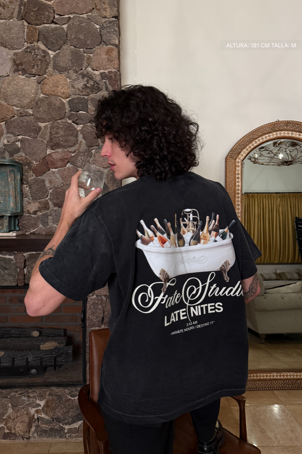 Champagne Service Tee Vintage Black · 05