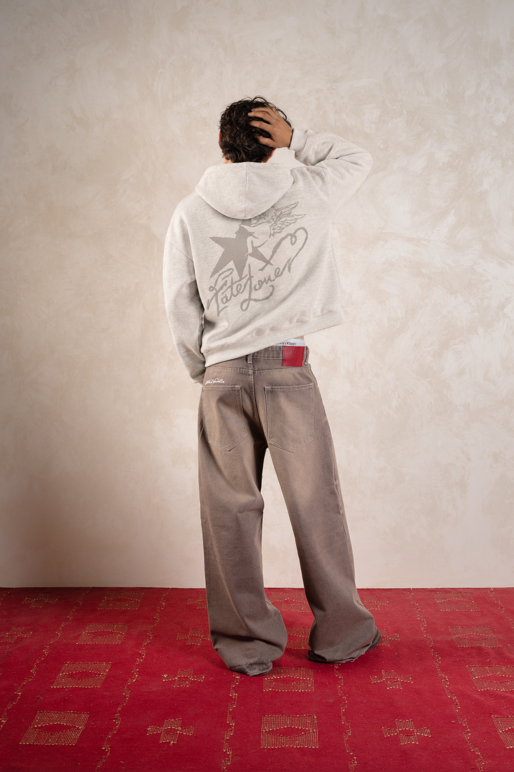 Fate Lover Spark Hoodie Jasper Champagne — Modelo espalda