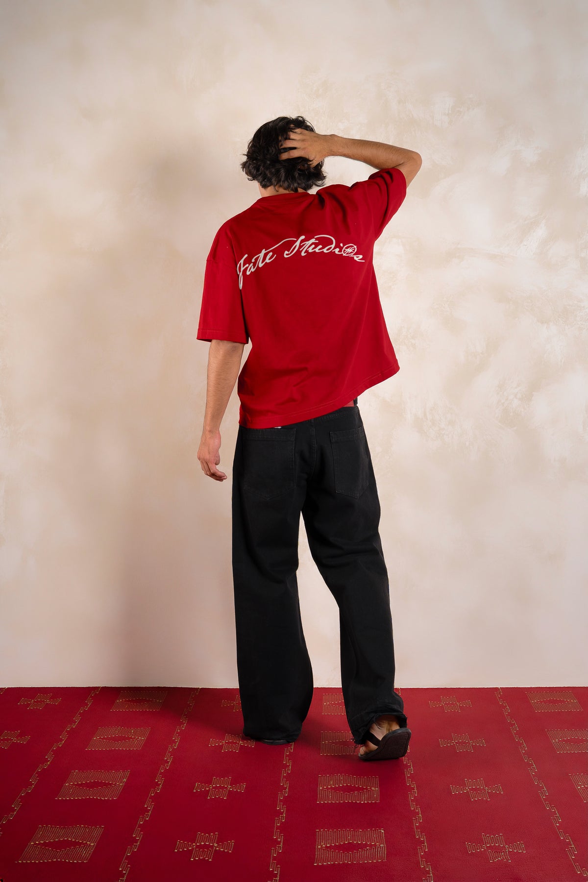 Fate Studios Tee Red — Editorial FATE · Espalda · Lookbook 2026-09-21
