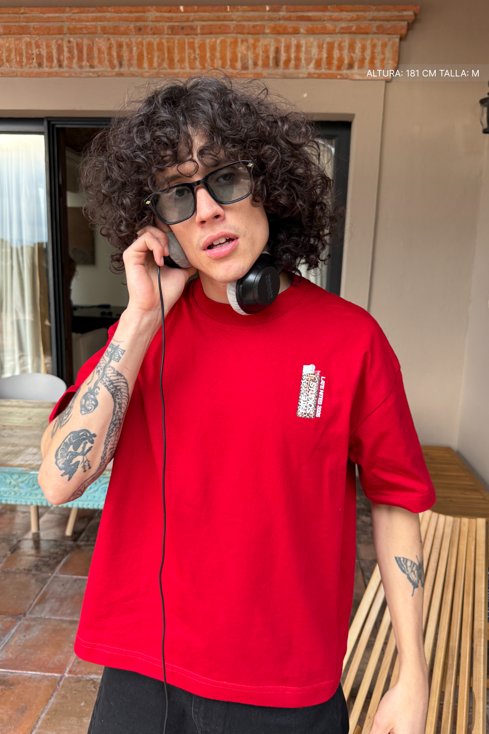 Jet Set Hotel Tee Red · 06