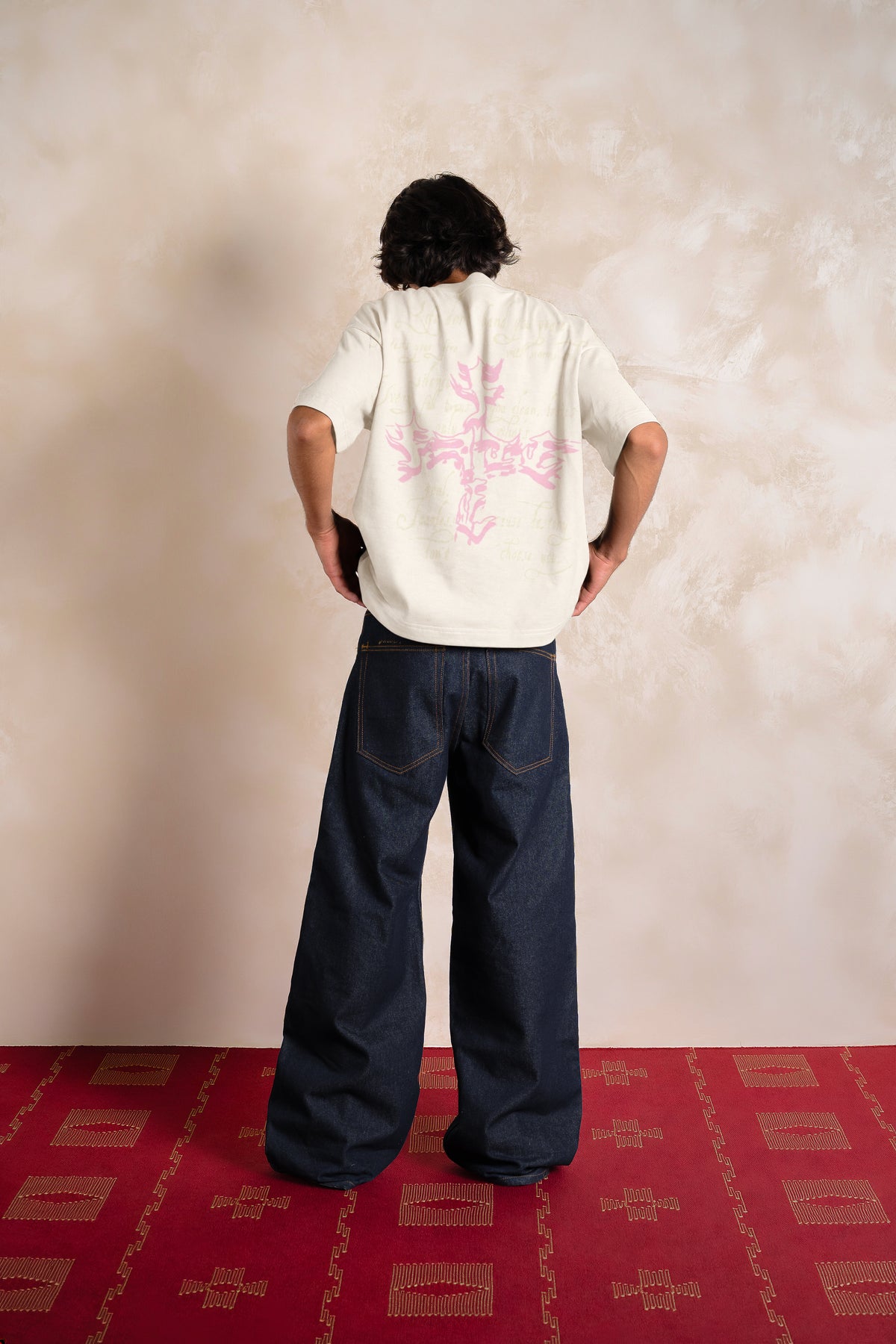 Letter Cross Tee Ivory — Editorial FATE · Espalda · Lookbook 2026-09-21