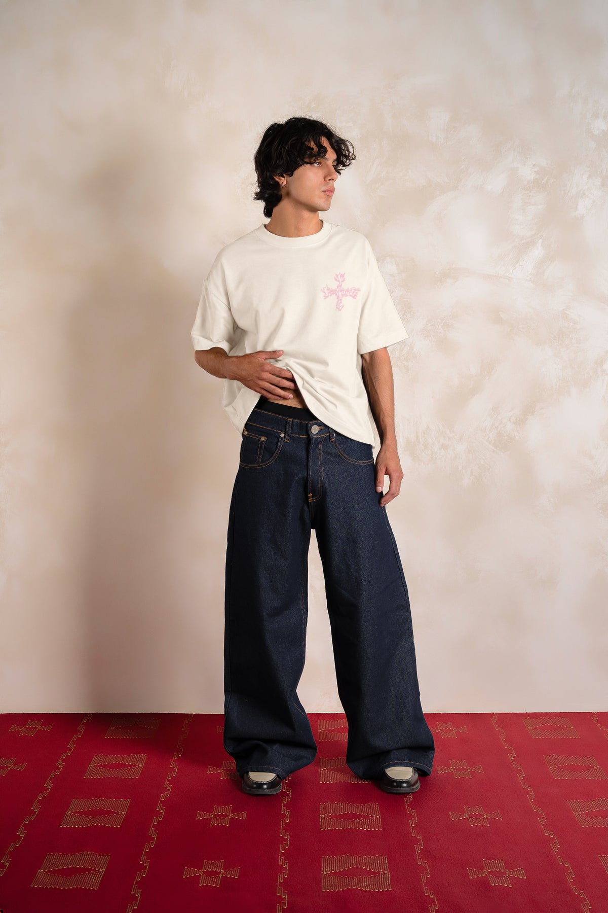Letter Cross Tee Ivory — Editorial FATE · Frente · Lookbook 2026-09-21