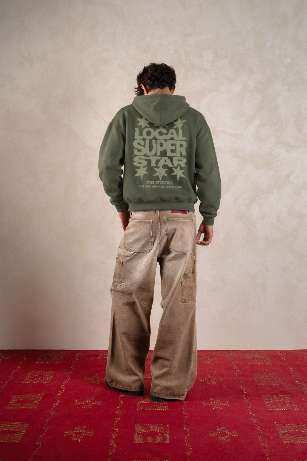 Local Super Star Hoodie Green Forest — Modelo espalda