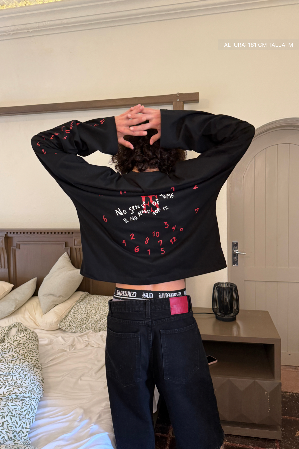 No One Loses Time Longsleeve Black · 04