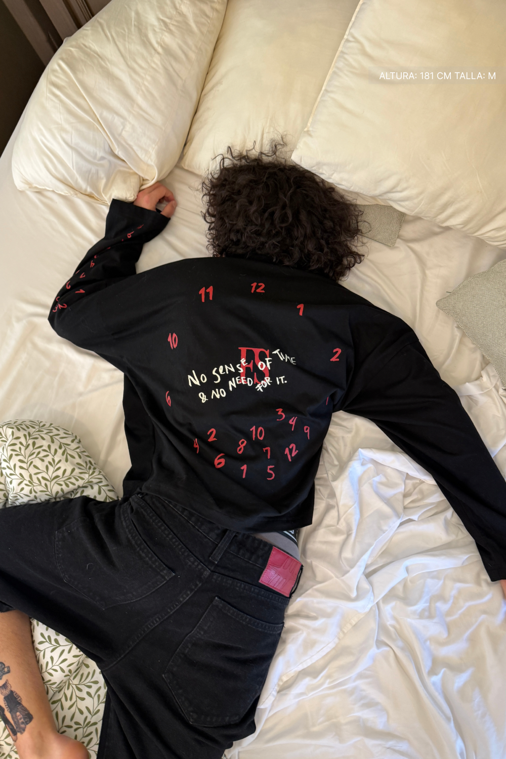 No One Loses Time Longsleeve Black · 05
