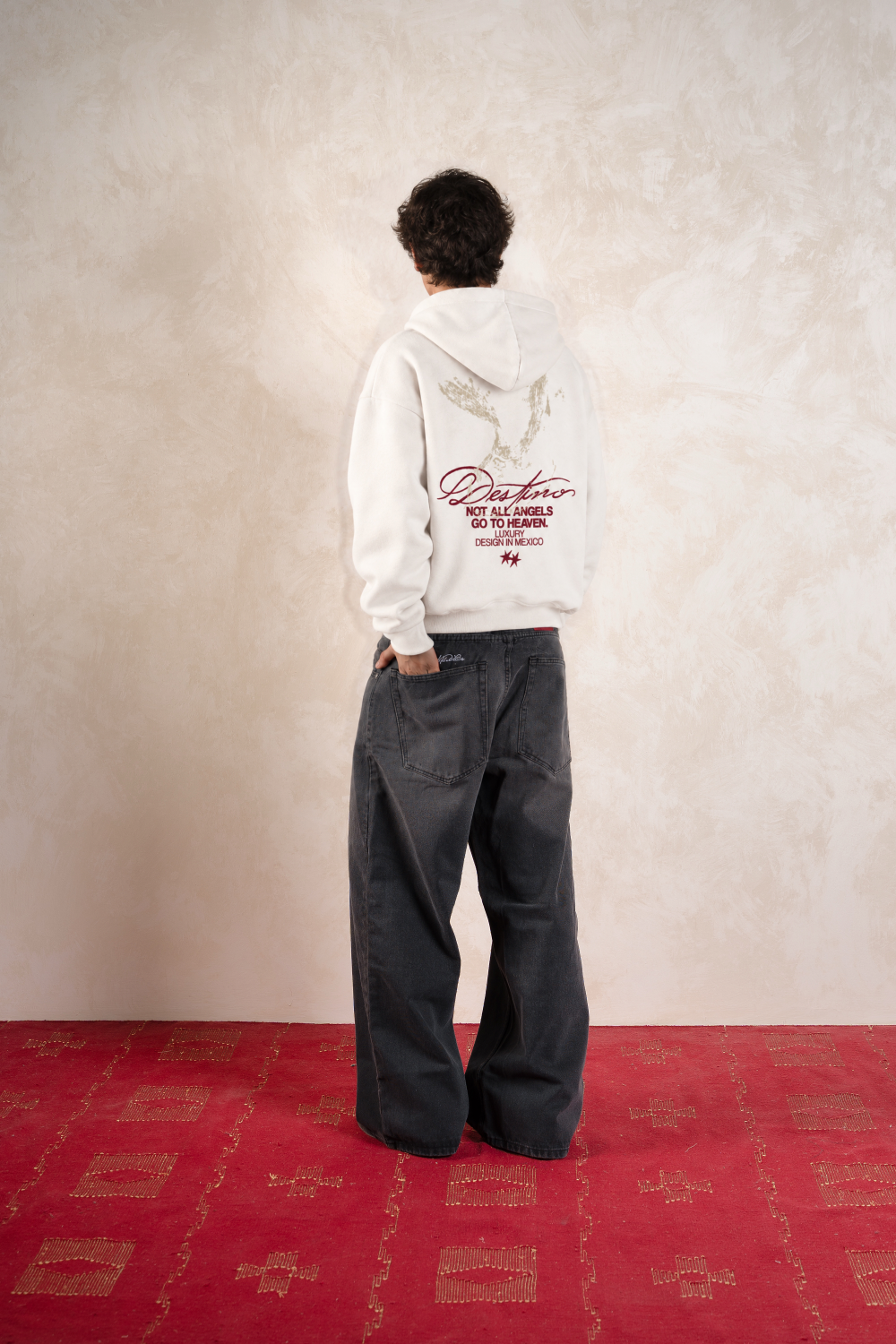 Not All Angels Hoodie Ivory — Modelo espalda
