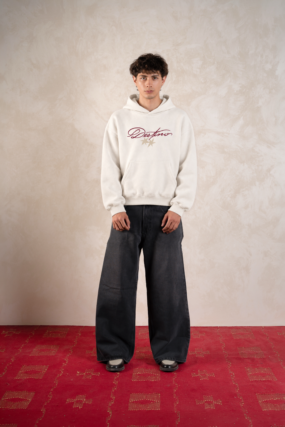 Not All Angels Hoodie Ivory — Modelo frente