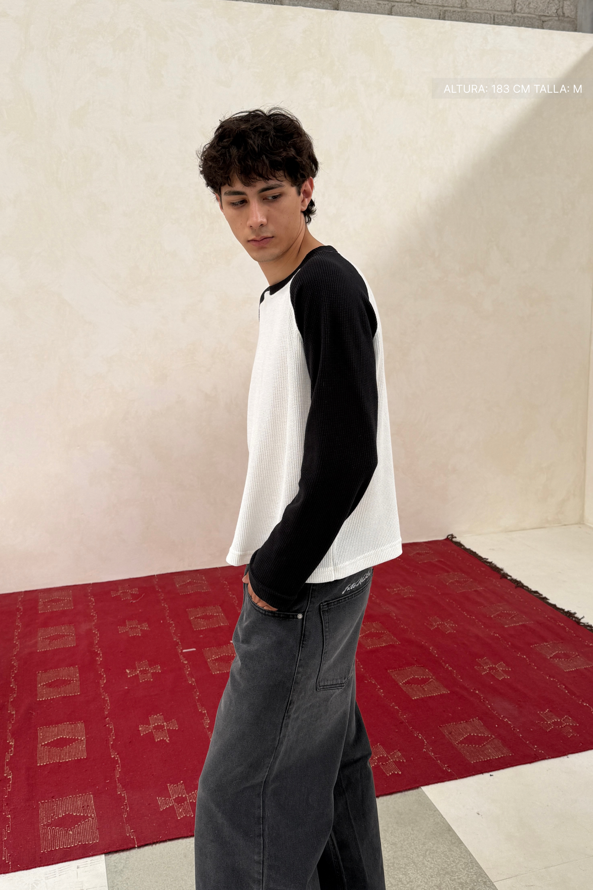 Raglan Longsleeve Ivory w/ Black — foto 8